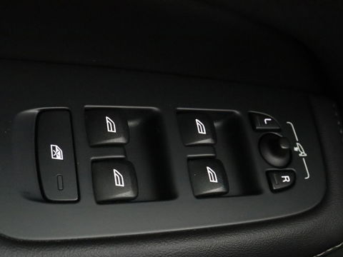 Volvo V60 2.0 T8 Twin Engine AWD Inscription | Panoramadak | Stoelventilatie | Leder | Massage | Adaptive cruise | Carplay | Harman/Kardon | Navigatie | Full LED | Stuurverwarming