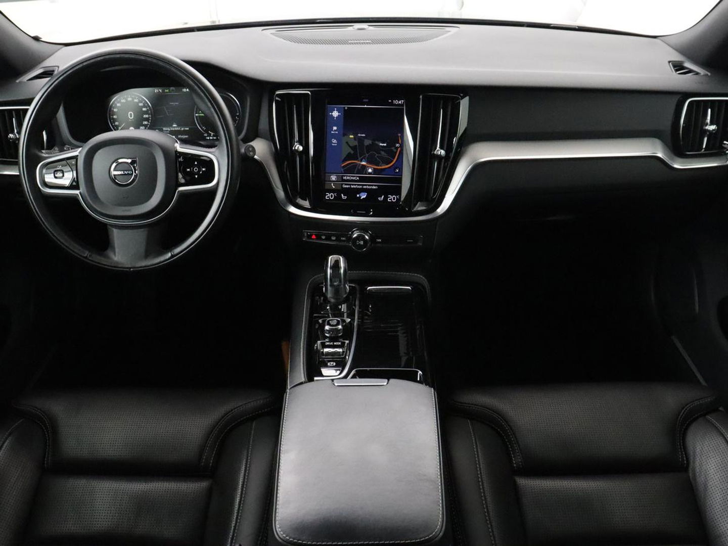 Volvo V60 2.0 T8 Twin Engine AWD Inscription | Panoramadak | Stoelventilatie | Leder | Massage | Adaptive cruise | Carplay | Harman/Kardon | Navigatie | Full LED | Stuurverwarming