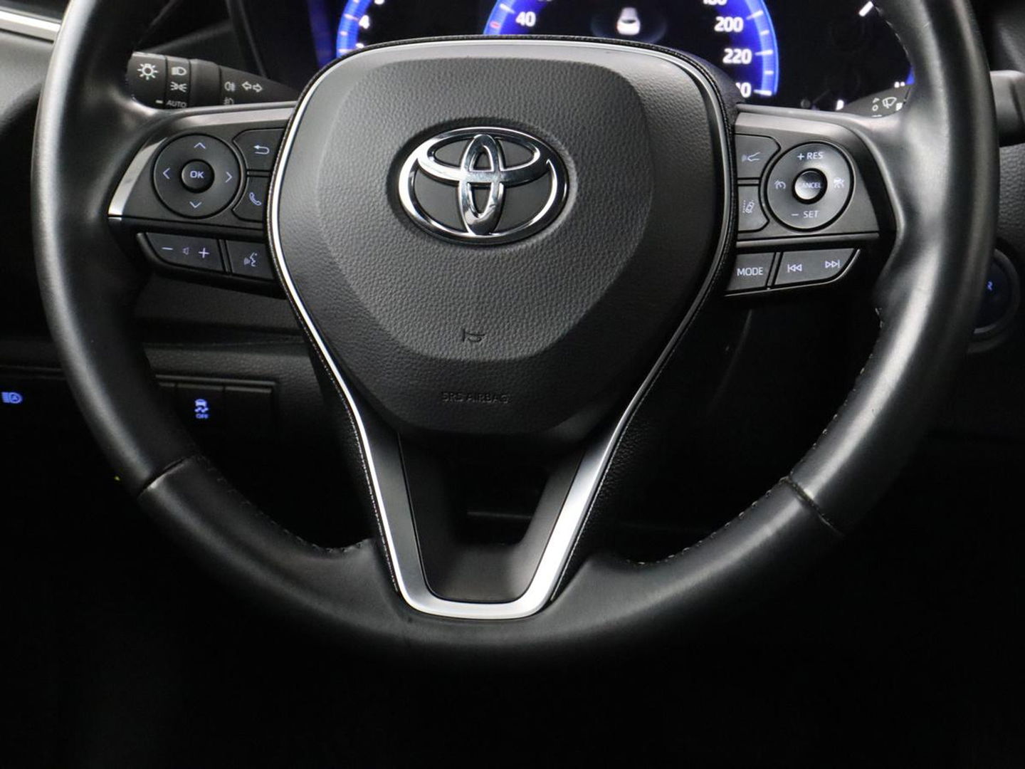 Toyota Corolla 1.8 Hybrid Dynamic | Stoelverwarming | Trekhaak | Camera | Adaptive cruise | Carplay | Navigatie | Parkeerhulp | Climate control