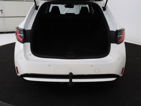 Toyota Corolla 1.8 Hybrid Dynamic | Stoelverwarming | Trekhaak | Camera | Adaptive cruise | Carplay | Navigatie | Parkeerhulp | Climate control