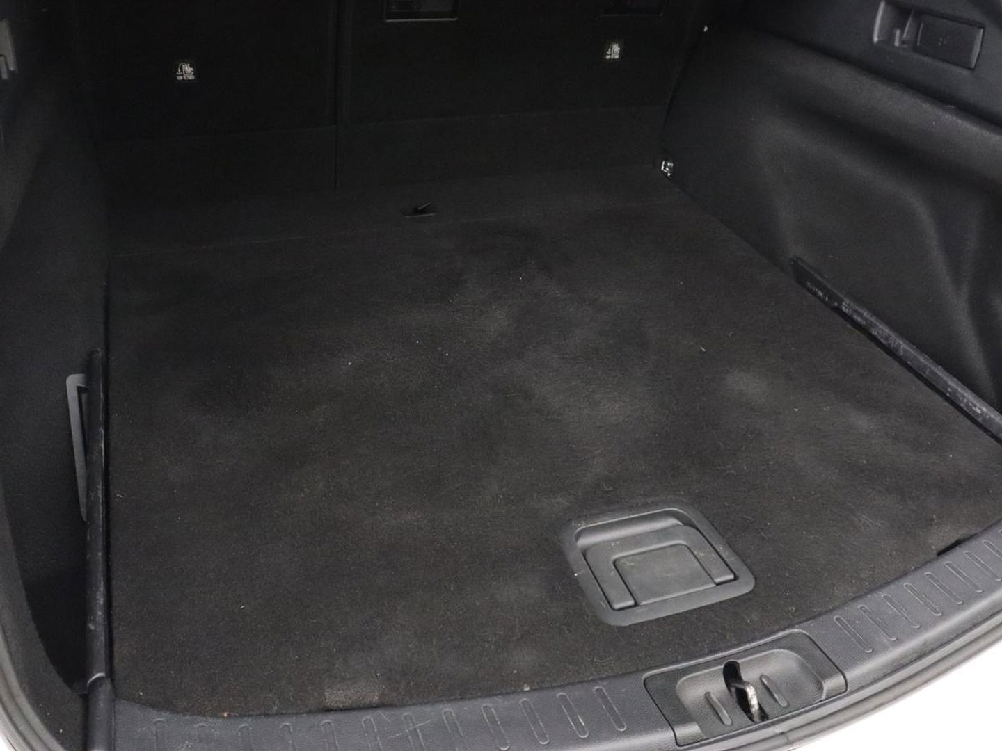 Toyota Corolla 1.8 Hybrid Dynamic | Stoelverwarming | Trekhaak | Camera | Adaptive cruise | Carplay | Navigatie | Parkeerhulp | Climate control