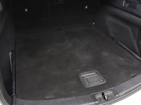 Toyota Corolla 1.8 Hybrid Dynamic | Stoelverwarming | Trekhaak | Camera | Adaptive cruise | Carplay | Navigatie | Parkeerhulp | Climate control