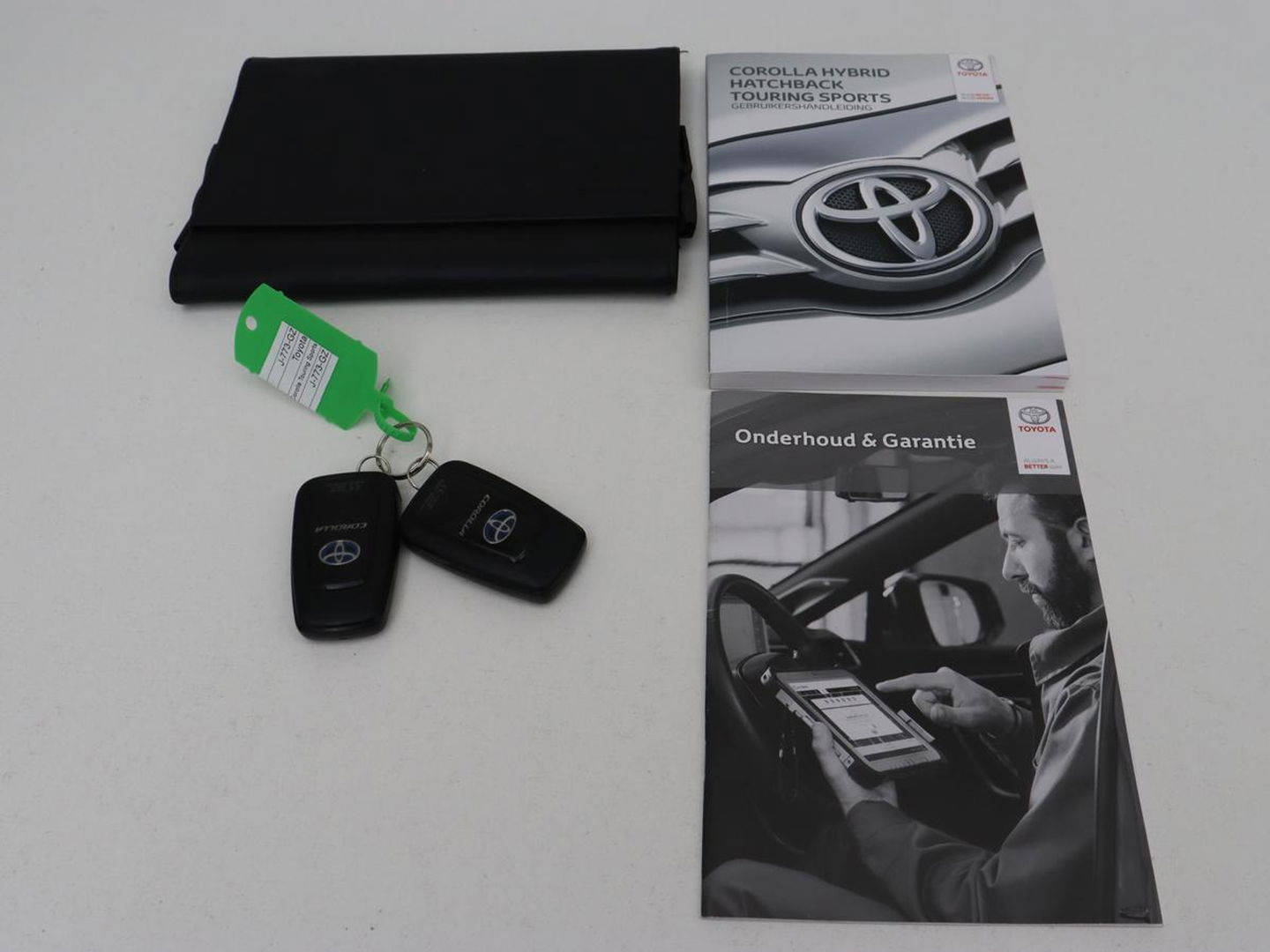 Toyota Corolla 1.8 Hybrid Dynamic | Stoelverwarming | Trekhaak | Camera | Adaptive cruise | Carplay | Navigatie | Parkeerhulp | Climate control