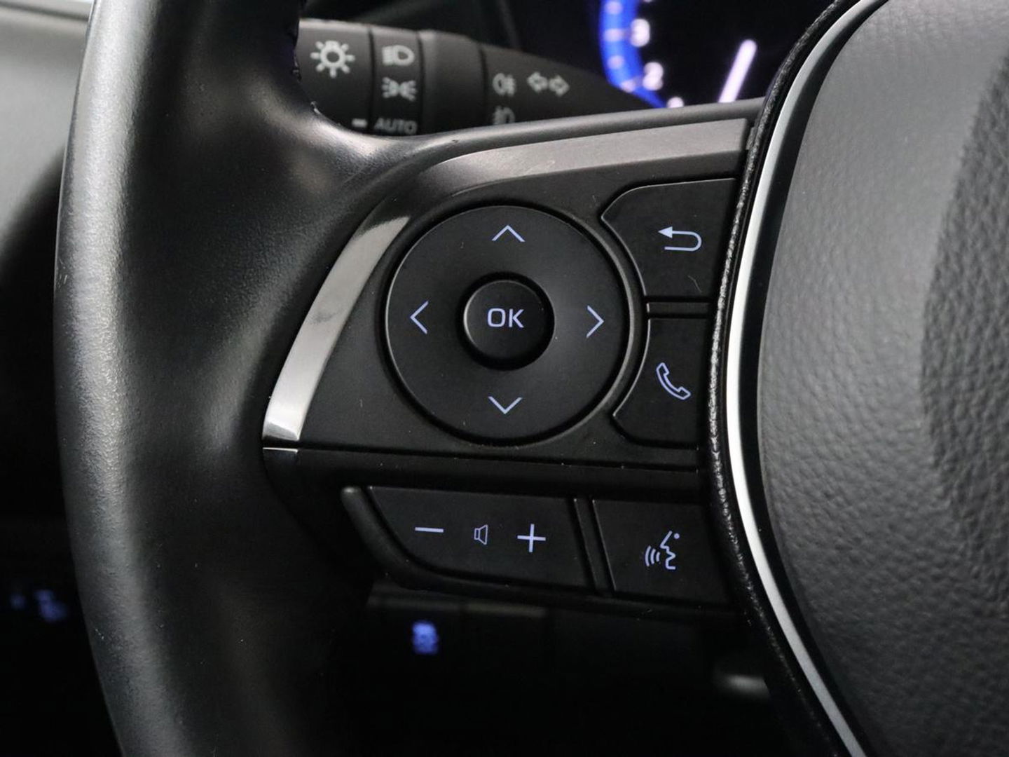 Toyota Corolla 1.8 Hybrid Dynamic | Stoelverwarming | Trekhaak | Camera | Adaptive cruise | Carplay | Navigatie | Parkeerhulp | Climate control