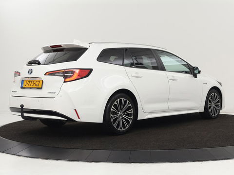 Toyota Corolla 1.8 Hybrid Dynamic | Stoelverwarming | Trekhaak | Camera | Adaptive cruise | Carplay | Navigatie | Parkeerhulp | Climate control