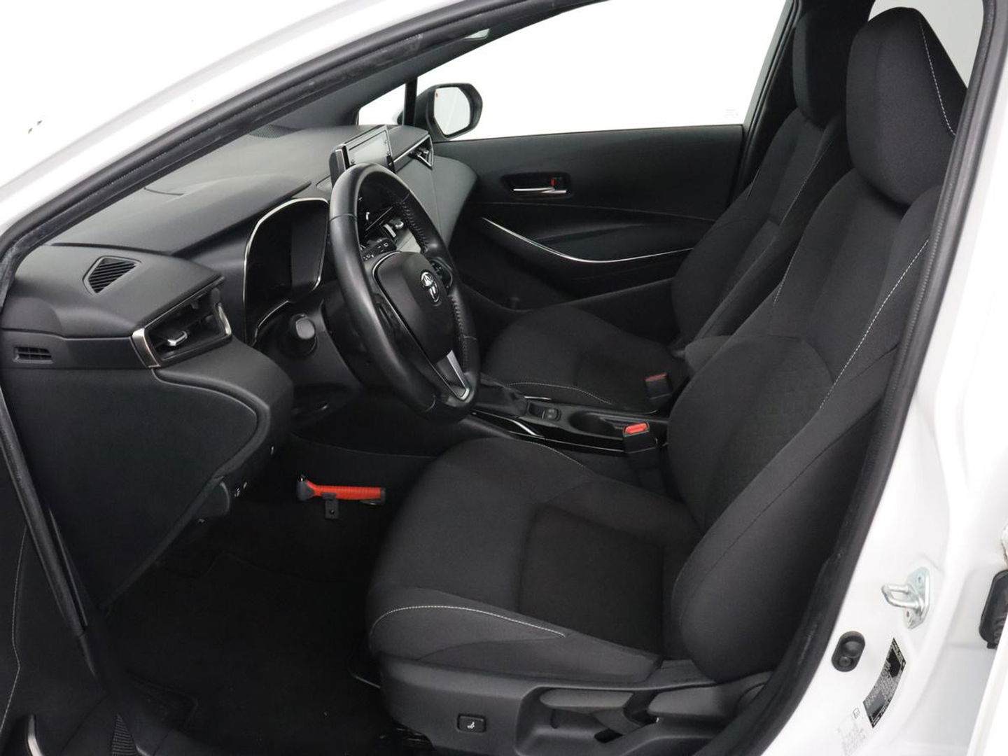 Toyota Corolla 1.8 Hybrid Dynamic | Stoelverwarming | Trekhaak | Camera | Adaptive cruise | Carplay | Navigatie | Parkeerhulp | Climate control