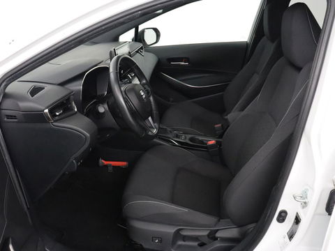 Toyota Corolla 1.8 Hybrid Dynamic | Stoelverwarming | Trekhaak | Camera | Adaptive cruise | Carplay | Navigatie | Parkeerhulp | Climate control