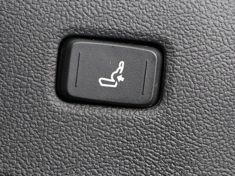 Toyota Corolla 1.8 Hybrid Dynamic | Stoelverwarming | Trekhaak | Camera | Adaptive cruise | Carplay | Navigatie | Parkeerhulp | Climate control