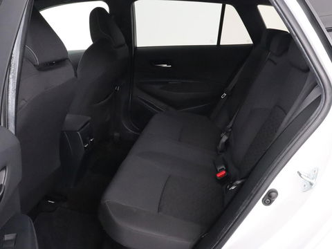 Toyota Corolla 1.8 Hybrid Dynamic | Stoelverwarming | Trekhaak | Camera | Adaptive cruise | Carplay | Navigatie | Parkeerhulp | Climate control