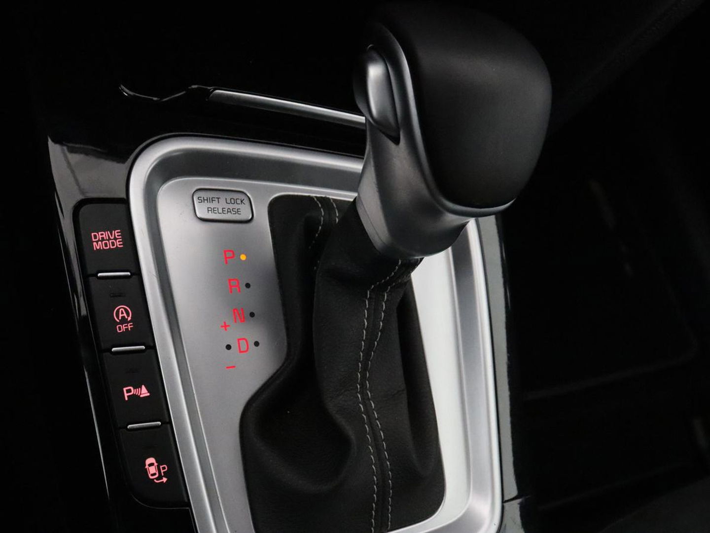 Kia Ceed 1.5 T-GDi GT-Line | Leder/Alcantara | Stoel & stuurverwarming | JBL Sound | Adaptive cruise | Camera | Carplay | Keyless | Navigatie | Full LED