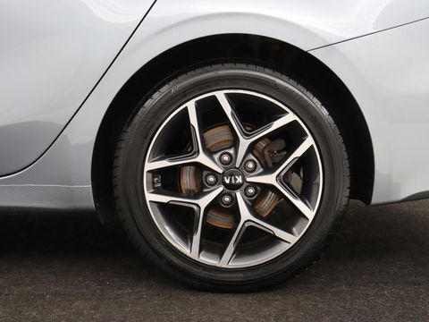 Kia Ceed 1.5 T-GDi GT-Line | Leder/Alcantara | Stoel & stuurverwarming | JBL Sound | Adaptive cruise | Camera | Carplay | Keyless | Navigatie | Full LED