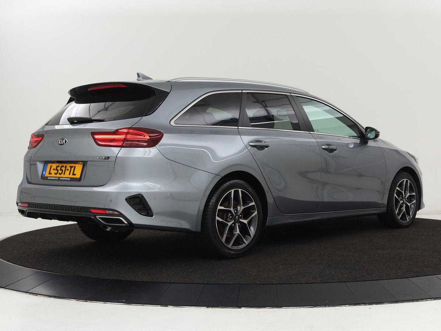 Kia Ceed 1.5 T-GDi GT-Line | Leder/Alcantara | Stoel & stuurverwarming | JBL Sound | Adaptive cruise | Camera | Carplay | Keyless | Navigatie | Full LED