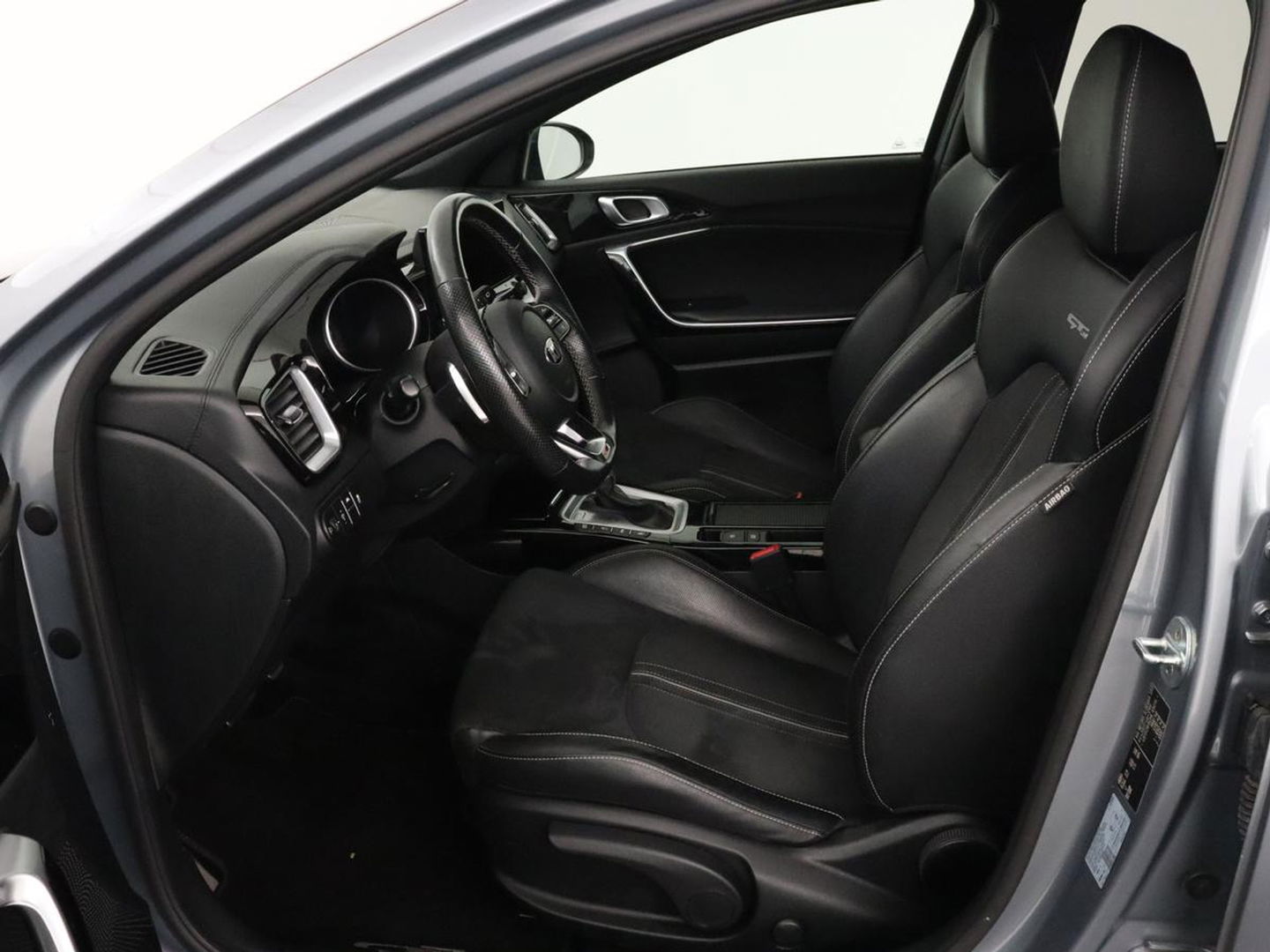 Kia Ceed 1.5 T-GDi GT-Line | Leder/Alcantara | Stoel & stuurverwarming | JBL Sound | Adaptive cruise | Camera | Carplay | Keyless | Navigatie | Full LED