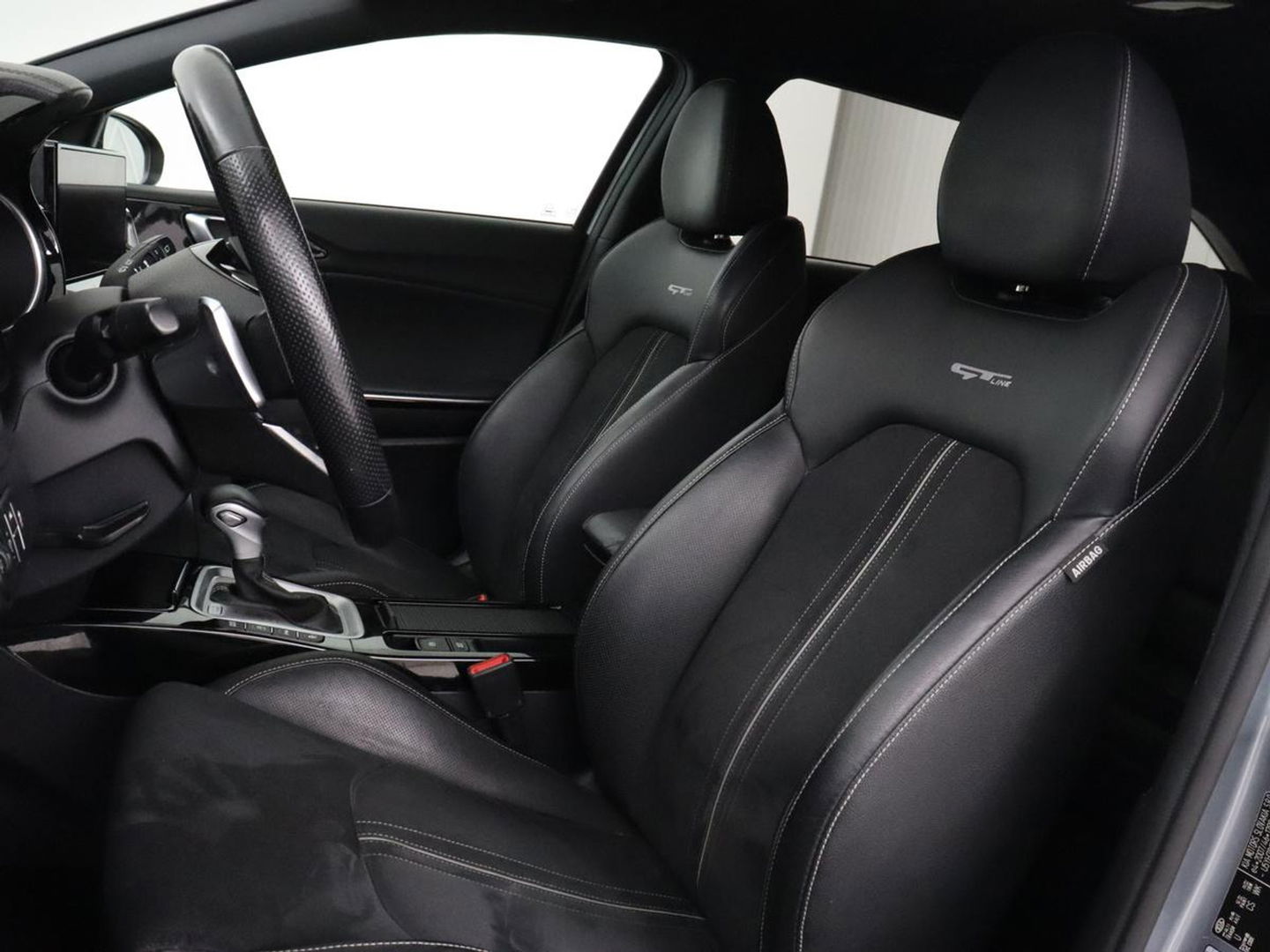 Kia Ceed 1.5 T-GDi GT-Line | Leder/Alcantara | Stoel & stuurverwarming | JBL Sound | Adaptive cruise | Camera | Carplay | Keyless | Navigatie | Full LED