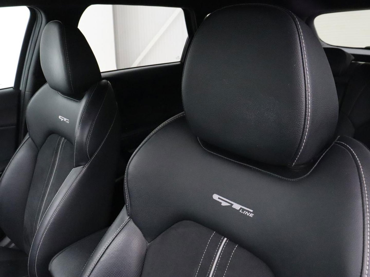 Kia Ceed 1.5 T-GDi GT-Line | Leder/Alcantara | Stoel & stuurverwarming | JBL Sound | Adaptive cruise | Camera | Carplay | Keyless | Navigatie | Full LED