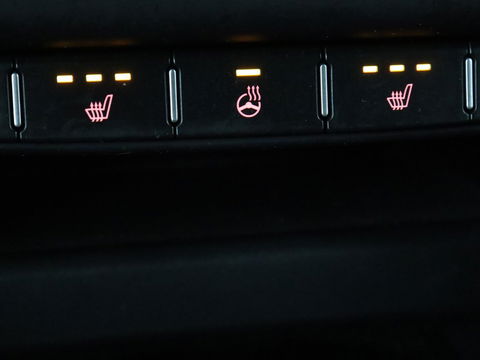 Kia Ceed 1.5 T-GDi GT-Line | Leder/Alcantara | Stoel & stuurverwarming | JBL Sound | Adaptive cruise | Camera | Carplay | Keyless | Navigatie | Full LED