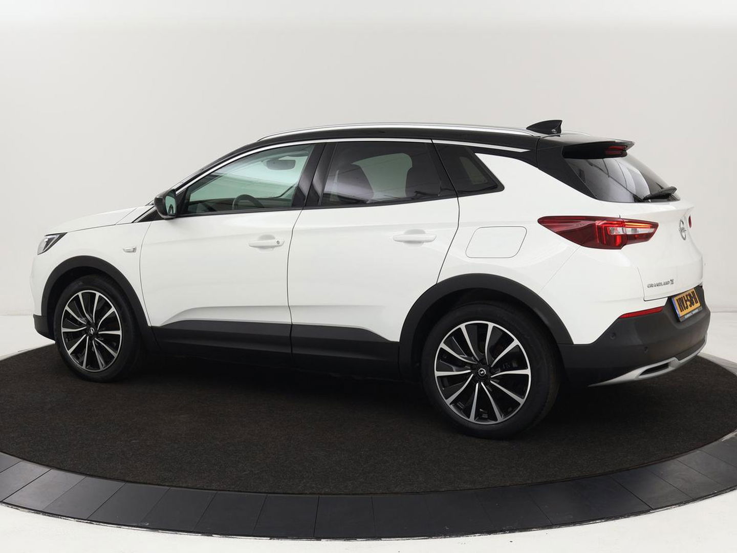 Opel Grandland X 1.6 Turbo Hybrid Ultimate | Leder | Stoelventilatie | Adaptive cruise | 360 Camera | Carplay | Keyless | Navigatie | Full LED | Stoelverwarming | PHEV