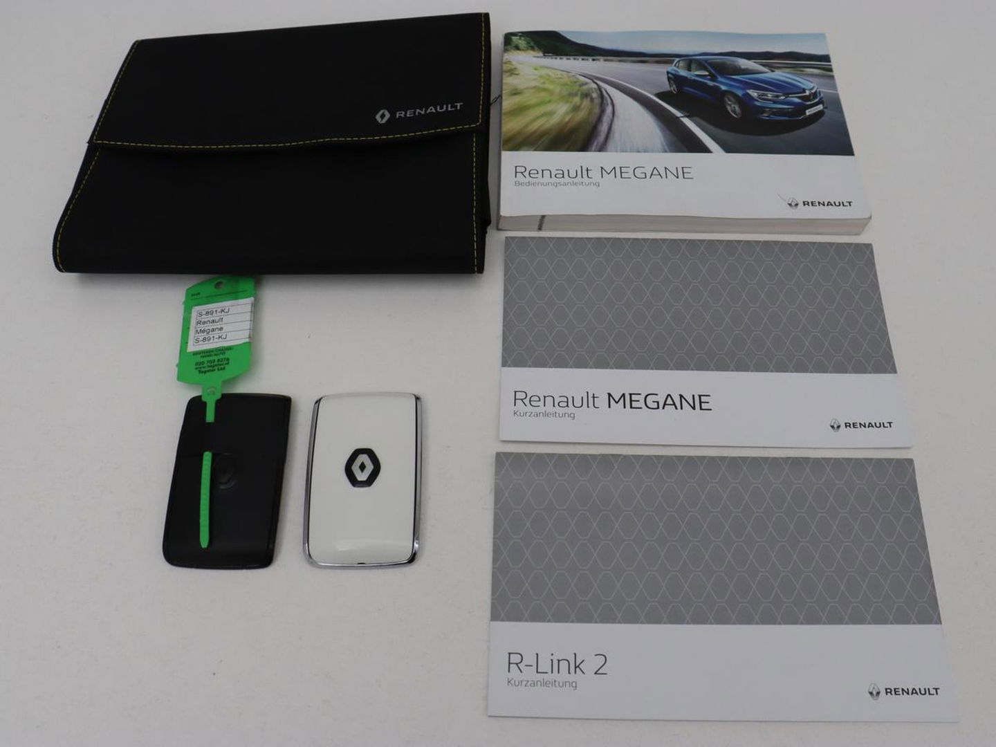 Renault Mégane 1.2 TCe GT-Line | Sportstoelen | Trekhaak | Navigatie | Keyless | Full LED | Climate control | Sfeerverlichting | Parkeerhulp