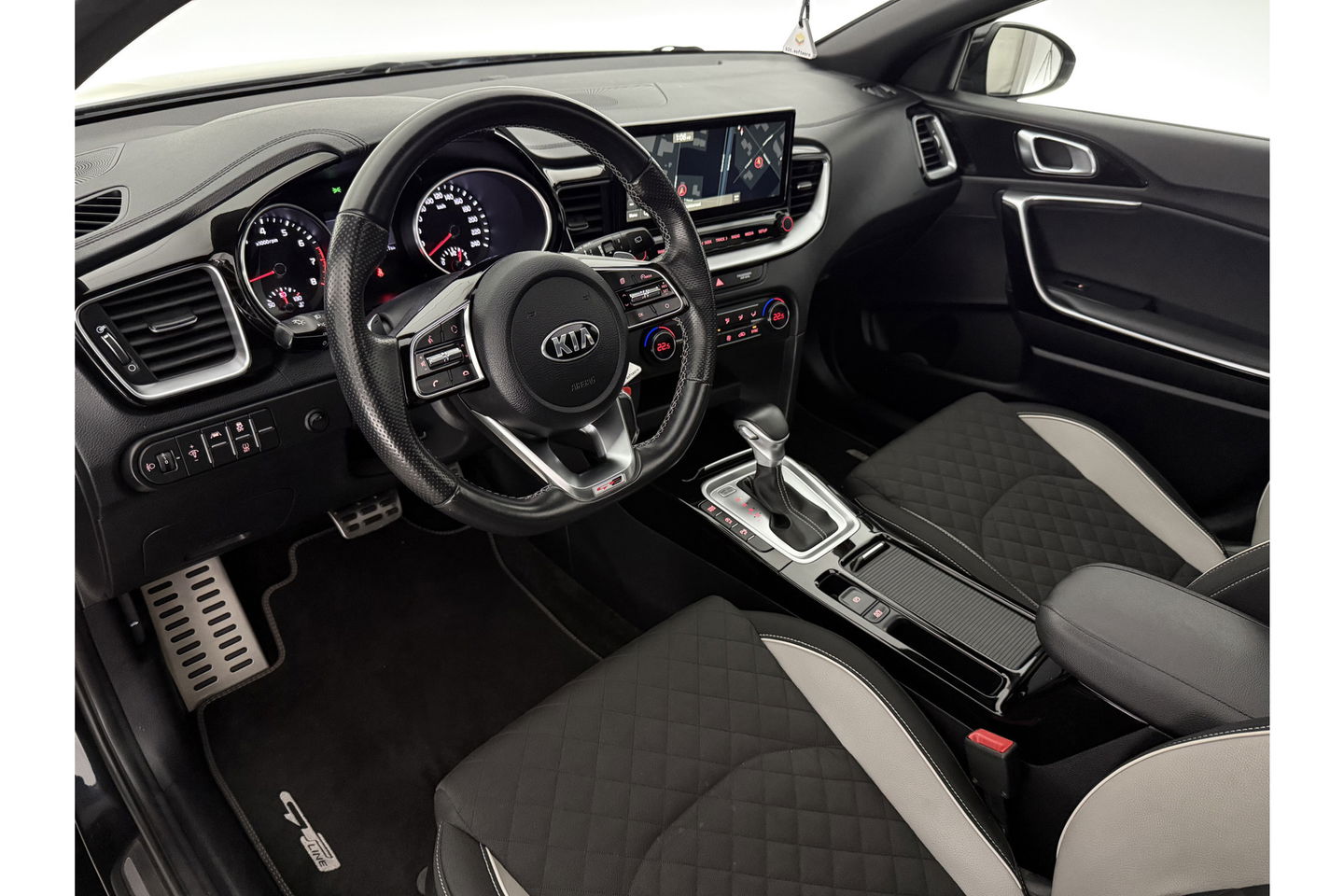 Kia pro_cee'd 1.5 T-GDi MHEV GT-Line 170PK Pano LED Carplay Camera Clima Cruise Navi PDC Trekhaak 17"LMV