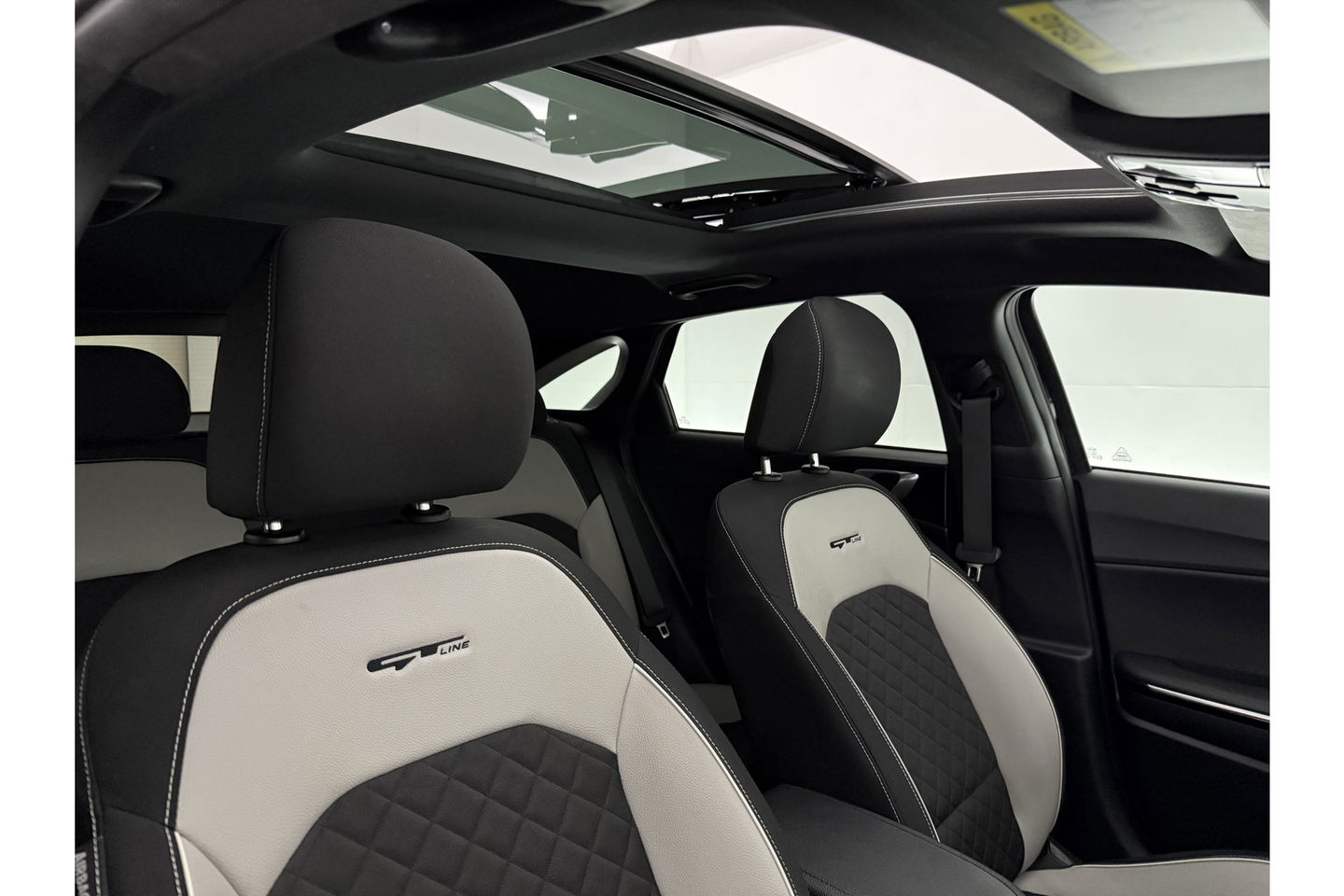 Kia pro_cee'd 1.5 T-GDi MHEV GT-Line 170PK Pano LED Carplay Camera Clima Cruise Navi PDC Trekhaak 17"LMV