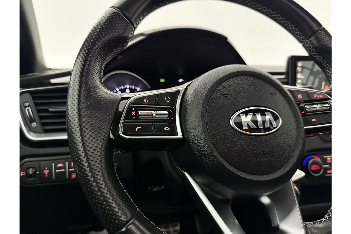 Kia pro_cee'd 1.5 T-GDi MHEV GT-Line 170PK Pano LED Carplay Camera Clima Cruise Navi PDC Trekhaak 17"LMV
