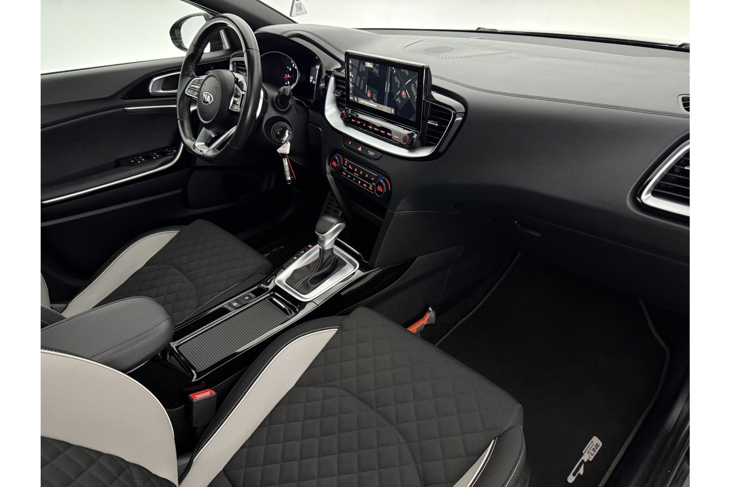 Kia pro_cee'd 1.5 T-GDi MHEV GT-Line 170PK Pano LED Carplay Camera Clima Cruise Navi PDC Trekhaak 17"LMV
