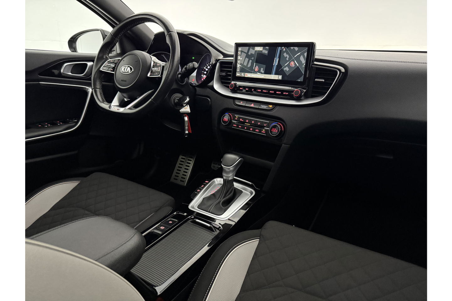 Kia pro_cee'd 1.5 T-GDi MHEV GT-Line 170PK Pano LED Carplay Camera Clima Cruise Navi PDC Trekhaak 17"LMV