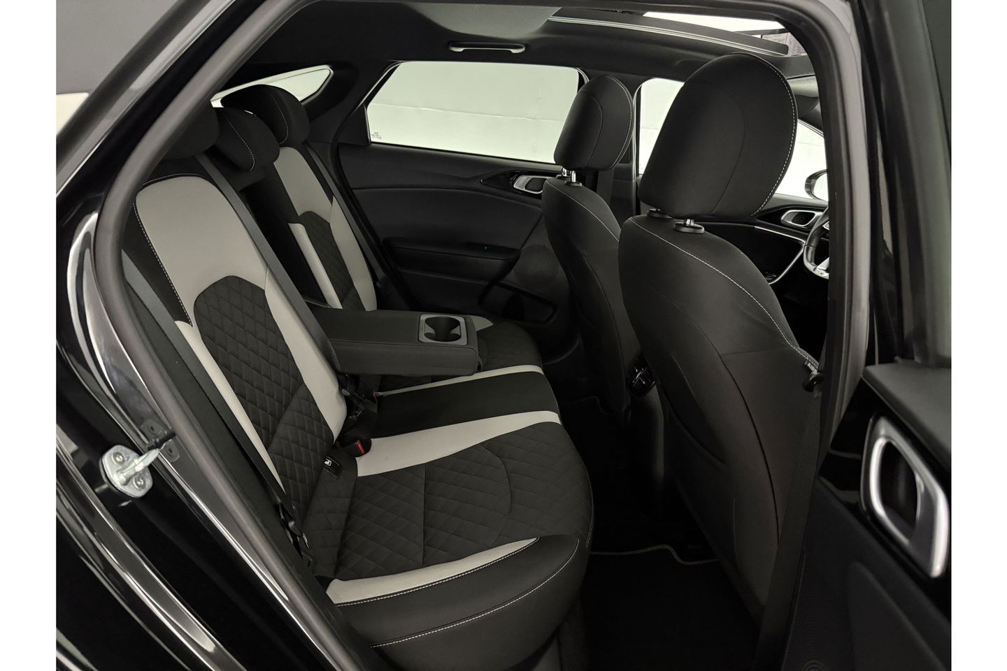 Kia pro_cee'd 1.5 T-GDi MHEV GT-Line 170PK Pano LED Carplay Camera Clima Cruise Navi PDC Trekhaak 17"LMV