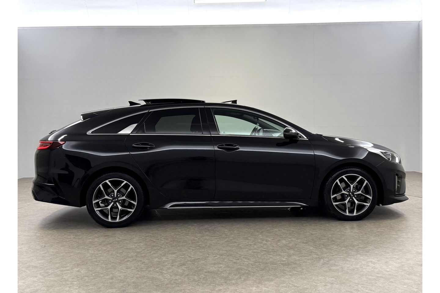 Kia pro_cee'd 1.5 T-GDi MHEV GT-Line 170PK Pano LED Carplay Camera Clima Cruise Navi PDC Trekhaak 17"LMV