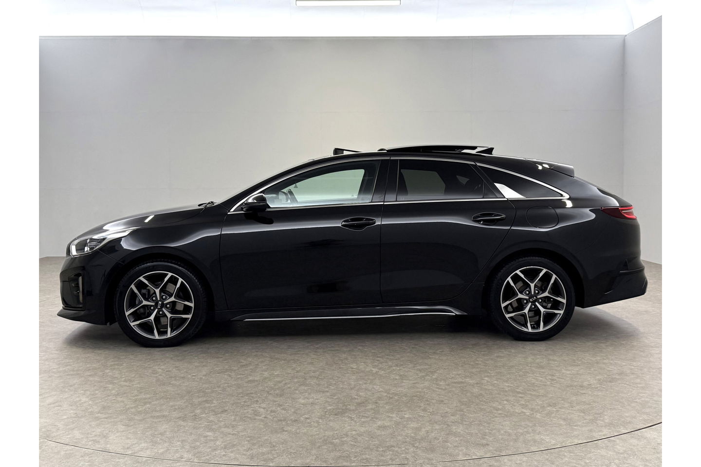 Kia pro_cee'd 1.5 T-GDi MHEV GT-Line 170PK Pano LED Carplay Camera Clima Cruise Navi PDC Trekhaak 17"LMV