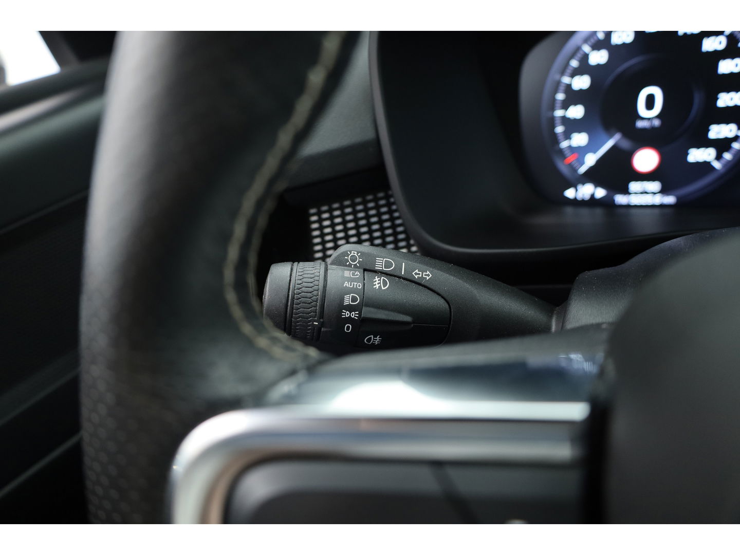 Volvo XC40 1.5 T5 Recharge R-Design | Pano | Elek. trekhaak | Adapt. Cruise | Stoel- Stuurverw. | Camera
