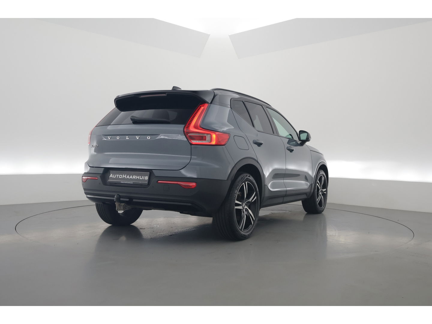 Volvo XC40 1.5 T5 Recharge R-Design | Pano | Elek. trekhaak | Adapt. Cruise | Stoel- Stuurverw. | Camera