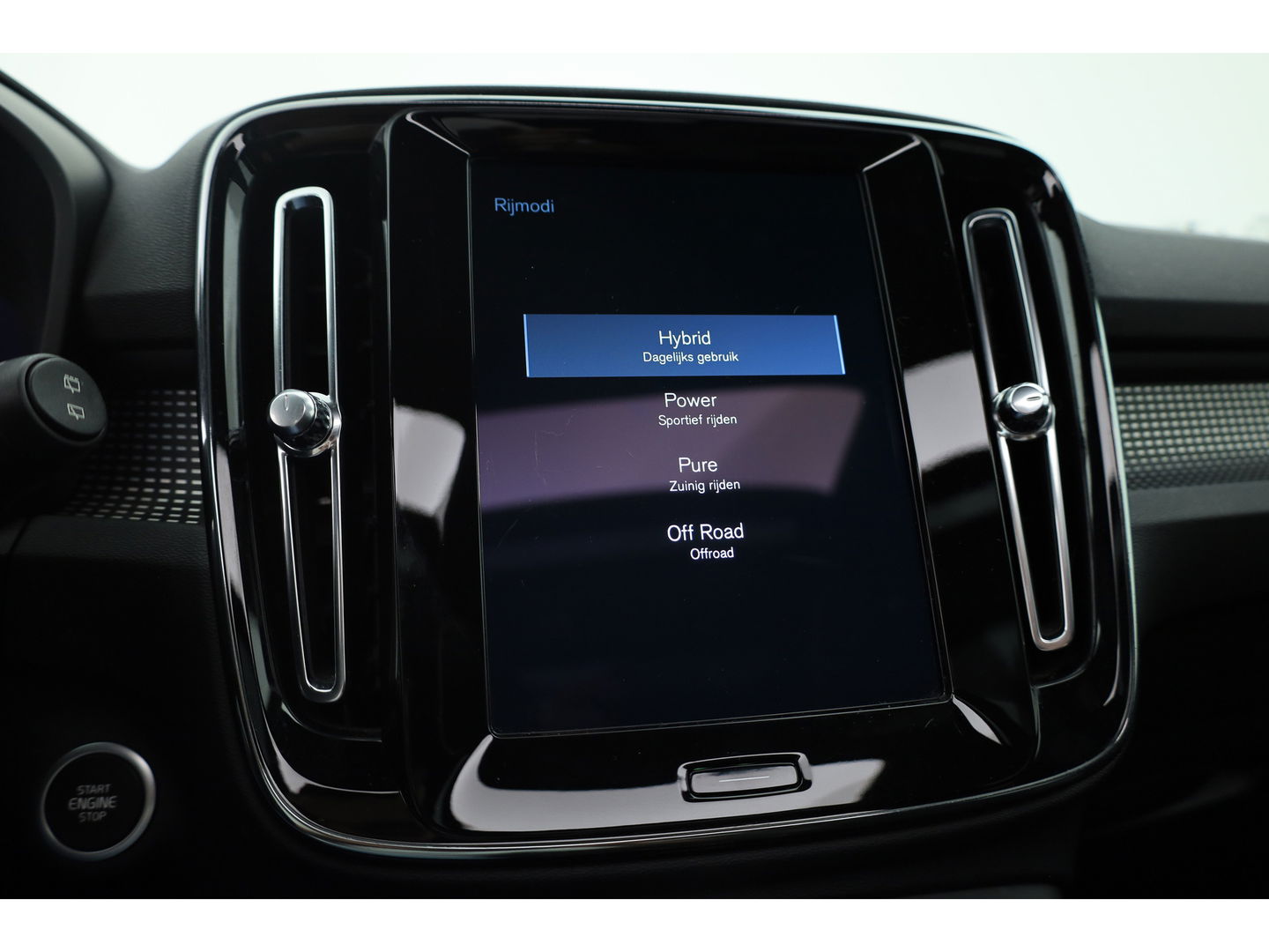Volvo XC40 1.5 T5 Recharge R-Design | Pano | Elek. trekhaak | Adapt. Cruise | Stoel- Stuurverw. | Camera