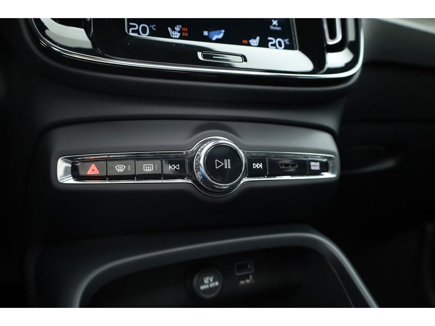 Volvo XC40 1.5 T5 Recharge R-Design | Pano | Elek. trekhaak | Adapt. Cruise | Stoel- Stuurverw. | Camera