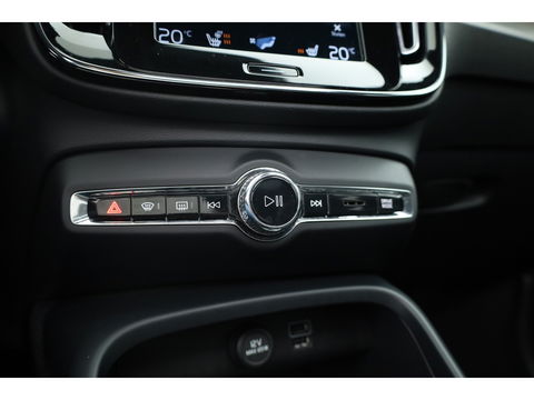 Volvo XC40 1.5 T5 Recharge R-Design | Pano | Elek. trekhaak | Adapt. Cruise | Stoel- Stuurverw. | Camera