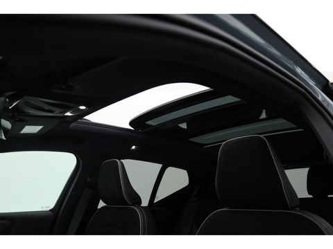 Volvo XC40 1.5 T5 Recharge R-Design | Pano | Elek. trekhaak | Adapt. Cruise | Stoel- Stuurverw. | Camera