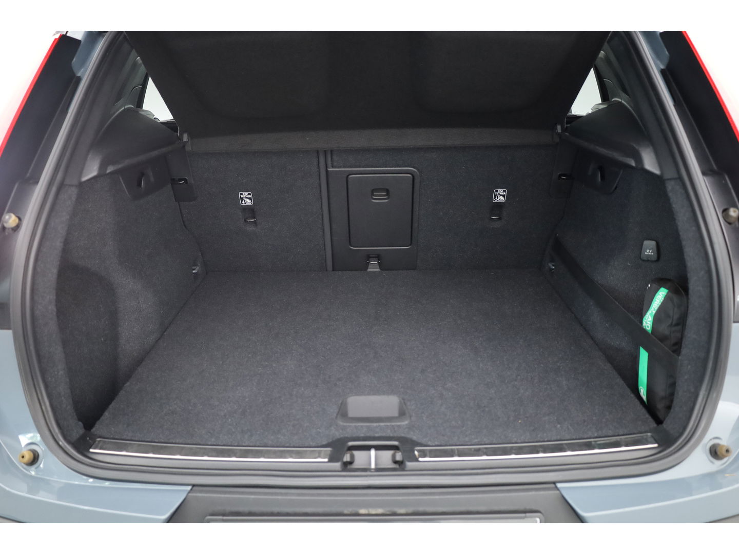Volvo XC40 1.5 T5 Recharge R-Design | Pano | Elek. trekhaak | Adapt. Cruise | Stoel- Stuurverw. | Camera