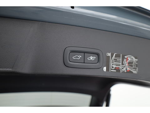 Volvo XC40 1.5 T5 Recharge R-Design | Pano | Elek. trekhaak | Adapt. Cruise | Stoel- Stuurverw. | Camera