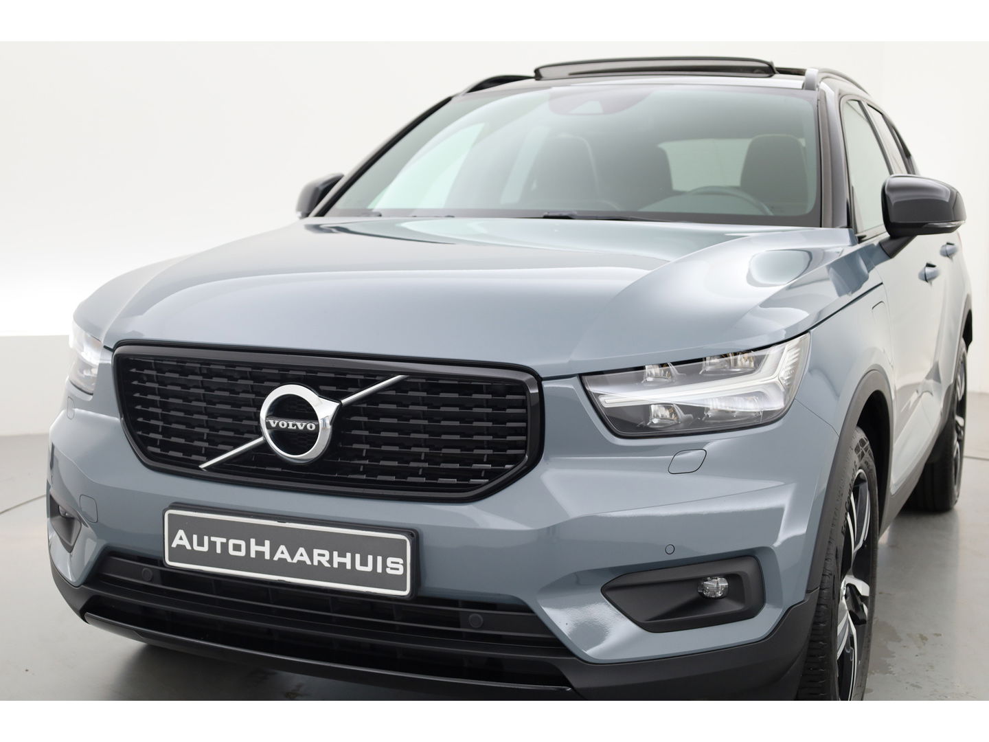 Volvo XC40 1.5 T5 Recharge R-Design | Pano | Elek. trekhaak | Adapt. Cruise | Stoel- Stuurverw. | Camera