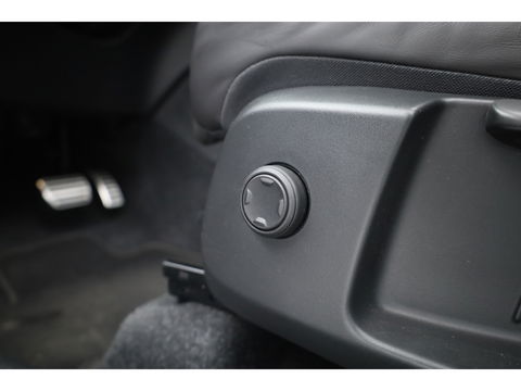 Volvo XC40 1.5 T5 Recharge R-Design | Pano | Elek. trekhaak | Adapt. Cruise | Stoel- Stuurverw. | Camera