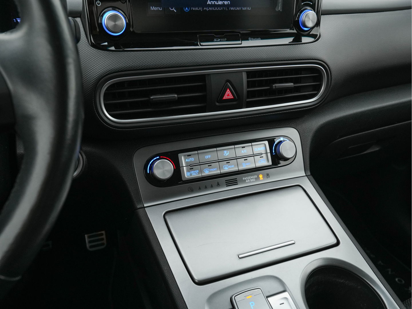 Hyundai KONA EV Premium 64 kWh (INCL-BTW) *FULL-LEATHER | HEAD-UP | FULL-LED | NAVI-FULLMAP | DAB | ADAPTIVE-CRUISE | KRELL-AUDIO | KEYLESS | CAMERA | BLIND-SPOT | LANE-ASSIST | DIGI-COCKPIT | COMFORT-SEATS | 17''ALU*