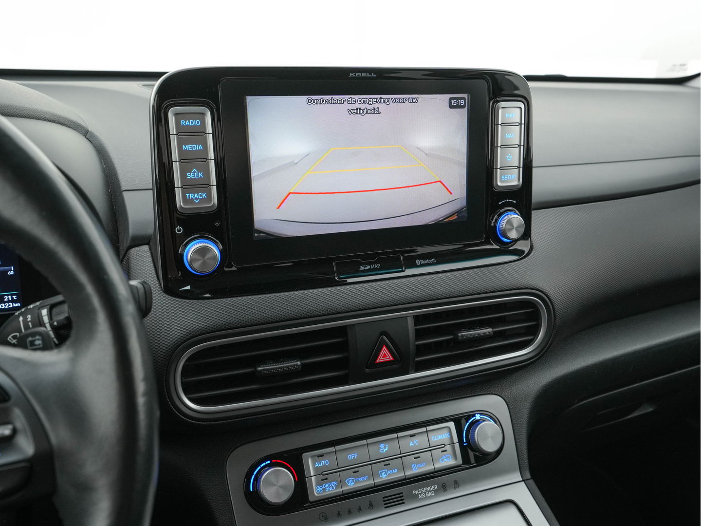 Hyundai KONA EV Premium 64 kWh (INCL-BTW) *FULL-LEATHER | HEAD-UP | FULL-LED | NAVI-FULLMAP | DAB | ADAPTIVE-CRUISE | KRELL-AUDIO | KEYLESS | CAMERA | BLIND-SPOT | LANE-ASSIST | DIGI-COCKPIT | COMFORT-SEATS | 17''ALU*