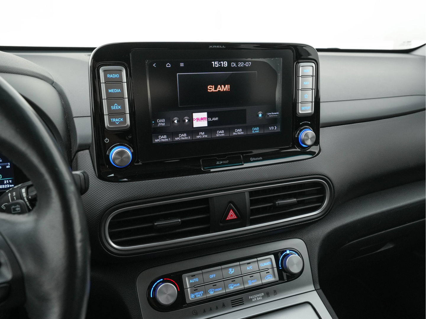 Hyundai KONA EV Premium 64 kWh (INCL-BTW) *FULL-LEATHER | HEAD-UP | FULL-LED | NAVI-FULLMAP | DAB | ADAPTIVE-CRUISE | KRELL-AUDIO | KEYLESS | CAMERA | BLIND-SPOT | LANE-ASSIST | DIGI-COCKPIT | COMFORT-SEATS | 17''ALU*