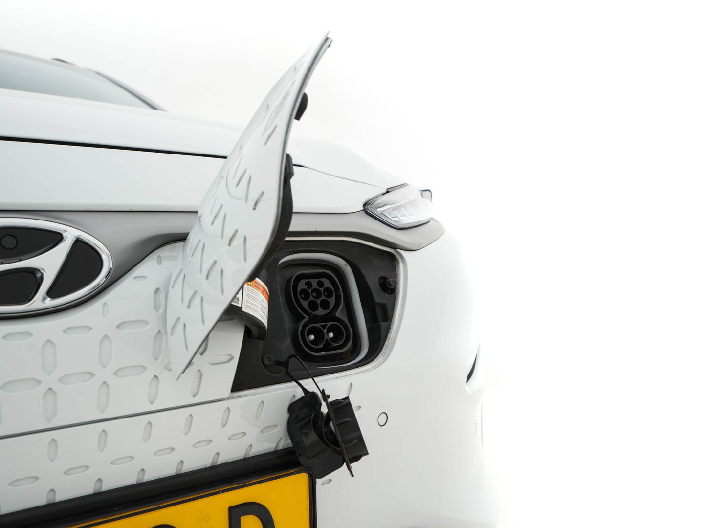 Hyundai KONA EV Premium 64 kWh (INCL-BTW) *FULL-LEATHER | HEAD-UP | FULL-LED | NAVI-FULLMAP | DAB | ADAPTIVE-CRUISE | KRELL-AUDIO | KEYLESS | CAMERA | BLIND-SPOT | LANE-ASSIST | DIGI-COCKPIT | COMFORT-SEATS | 17''ALU*