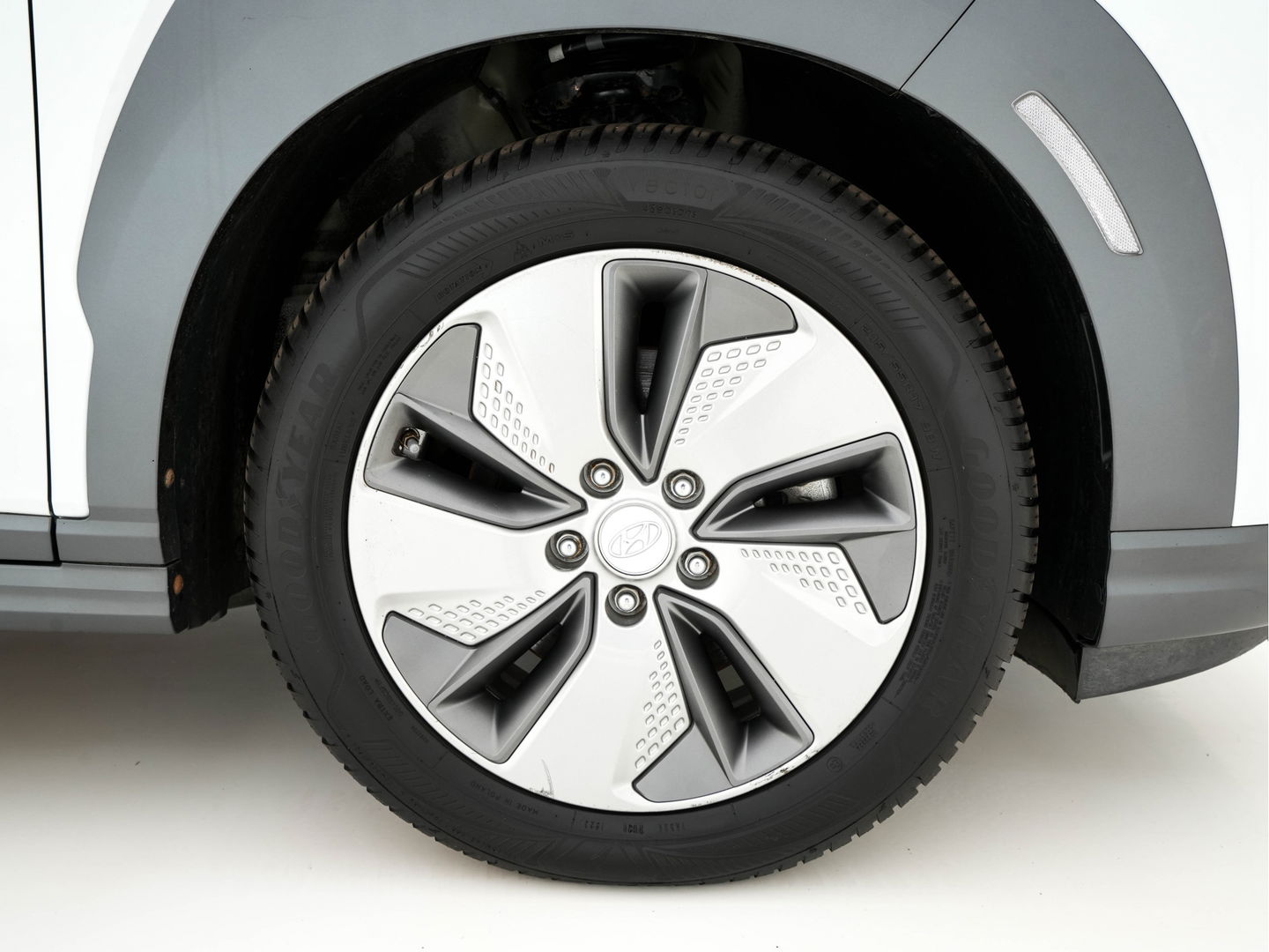 Hyundai KONA EV Premium 64 kWh (INCL-BTW) *FULL-LEATHER | HEAD-UP | FULL-LED | NAVI-FULLMAP | DAB | ADAPTIVE-CRUISE | KRELL-AUDIO | KEYLESS | CAMERA | BLIND-SPOT | LANE-ASSIST | DIGI-COCKPIT | COMFORT-SEATS | 17''ALU*