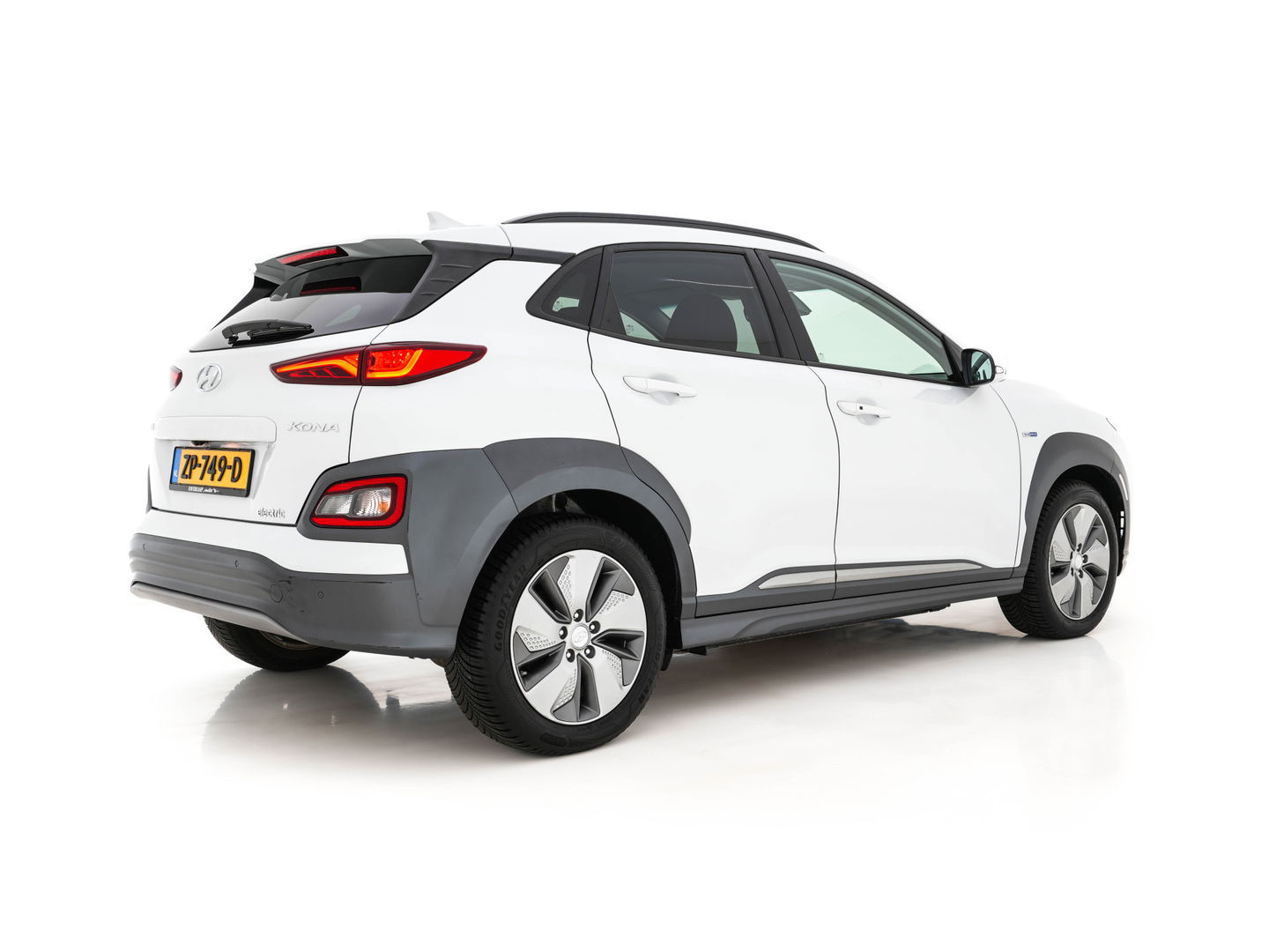 Hyundai KONA EV Premium 64 kWh (INCL-BTW) *FULL-LEATHER | HEAD-UP | FULL-LED | NAVI-FULLMAP | DAB | ADAPTIVE-CRUISE | KRELL-AUDIO | KEYLESS | CAMERA | BLIND-SPOT | LANE-ASSIST | DIGI-COCKPIT | COMFORT-SEATS | 17''ALU*
