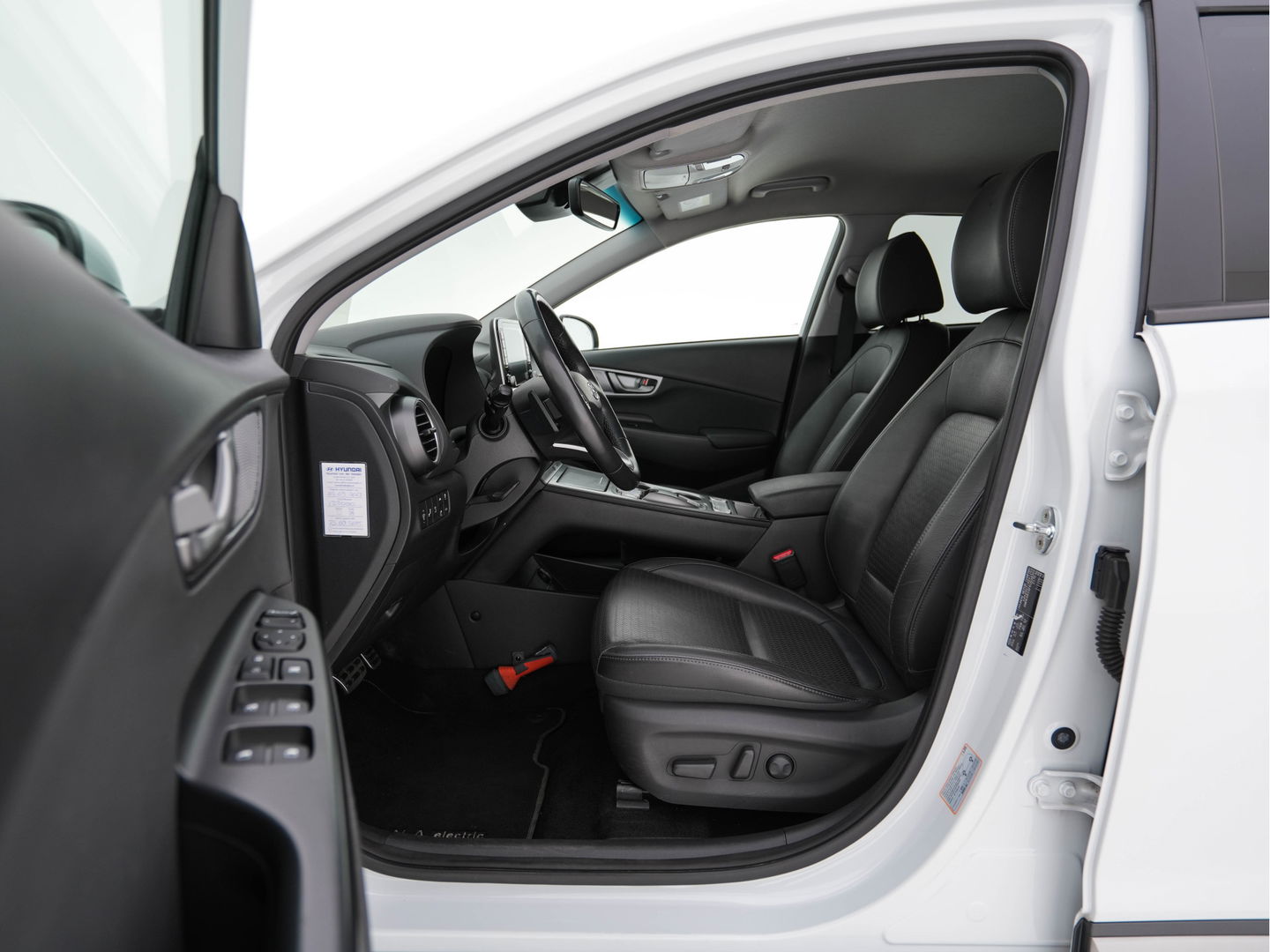 Hyundai KONA EV Premium 64 kWh (INCL-BTW) *FULL-LEATHER | HEAD-UP | FULL-LED | NAVI-FULLMAP | DAB | ADAPTIVE-CRUISE | KRELL-AUDIO | KEYLESS | CAMERA | BLIND-SPOT | LANE-ASSIST | DIGI-COCKPIT | COMFORT-SEATS | 17''ALU*