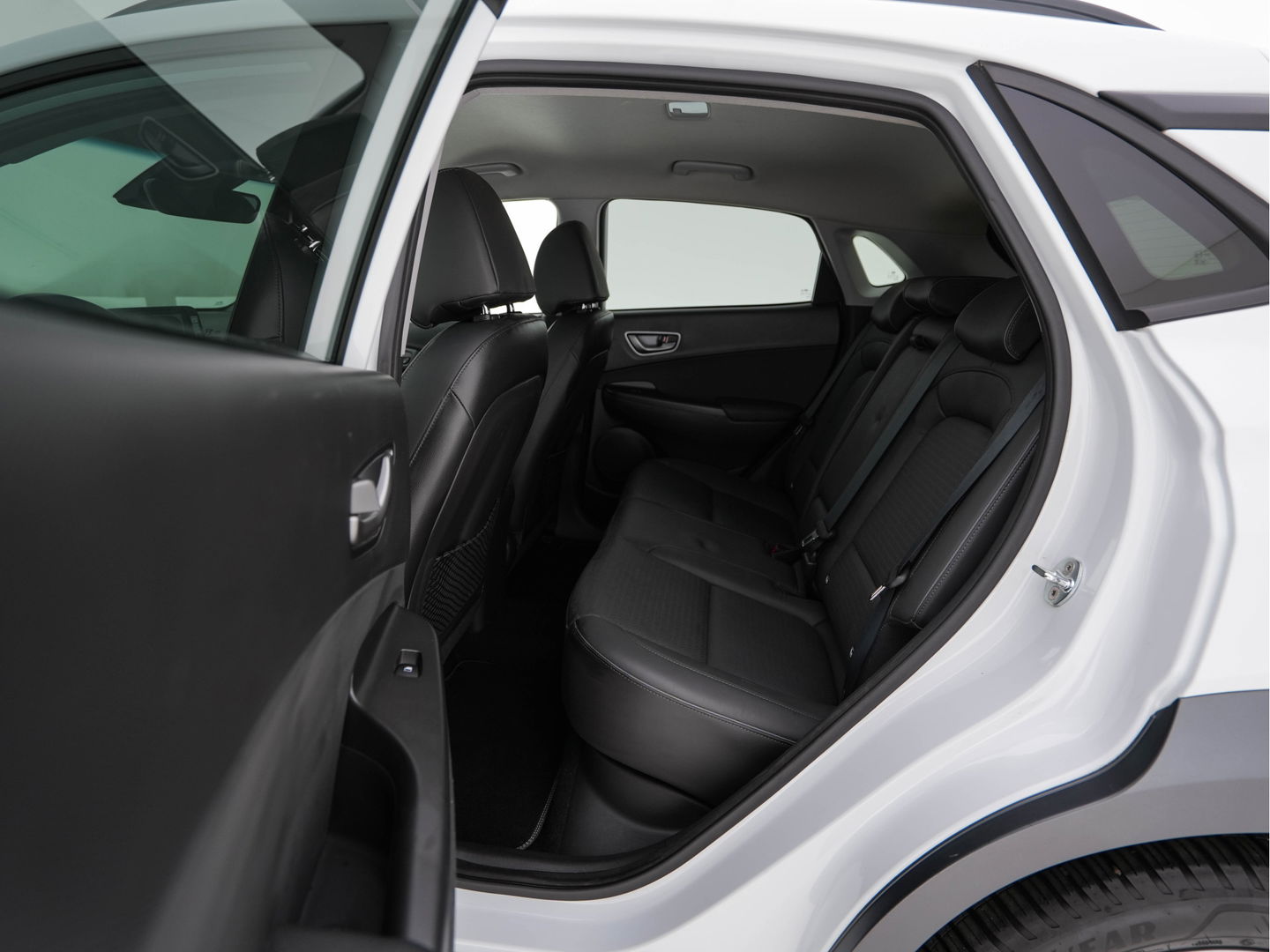 Hyundai KONA EV Premium 64 kWh (INCL-BTW) *FULL-LEATHER | HEAD-UP | FULL-LED | NAVI-FULLMAP | DAB | ADAPTIVE-CRUISE | KRELL-AUDIO | KEYLESS | CAMERA | BLIND-SPOT | LANE-ASSIST | DIGI-COCKPIT | COMFORT-SEATS | 17''ALU*