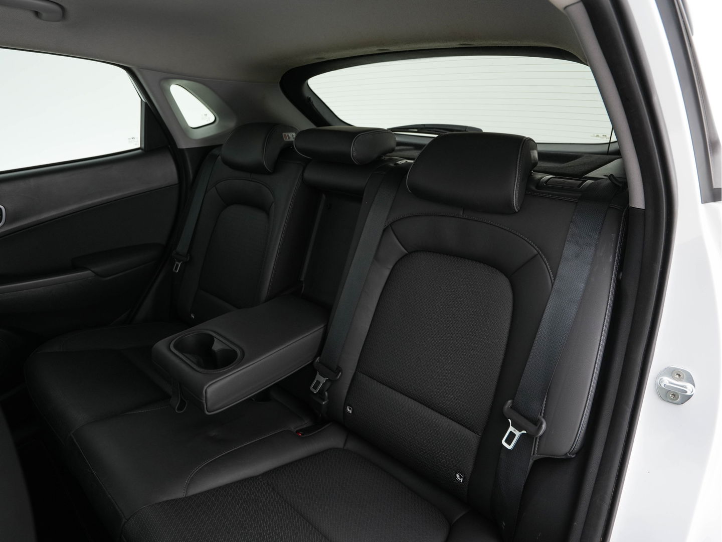 Hyundai KONA EV Premium 64 kWh (INCL-BTW) *FULL-LEATHER | HEAD-UP | FULL-LED | NAVI-FULLMAP | DAB | ADAPTIVE-CRUISE | KRELL-AUDIO | KEYLESS | CAMERA | BLIND-SPOT | LANE-ASSIST | DIGI-COCKPIT | COMFORT-SEATS | 17''ALU*