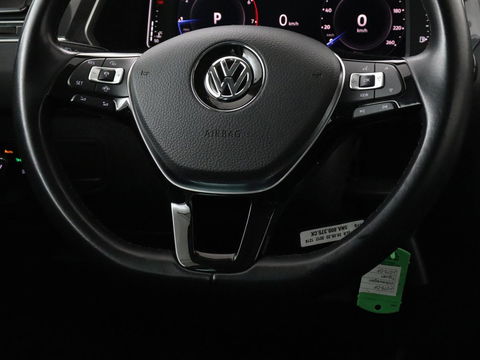 Volkswagen Tiguan 1.5 TSI Highline | Panoramadak | Stoelverwarming | Dynaudio | Massage | Trekhaak | Camera | Carplay | Virtual Cockpit | Adaptive cruise | Full LED | Carplay | Navigatie